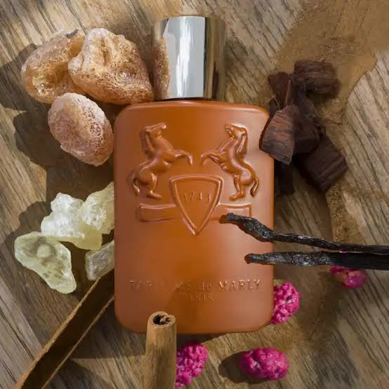 عطر آلتیر مارلی با طبع گرم و ادویه ملایم و چوبی و دودی