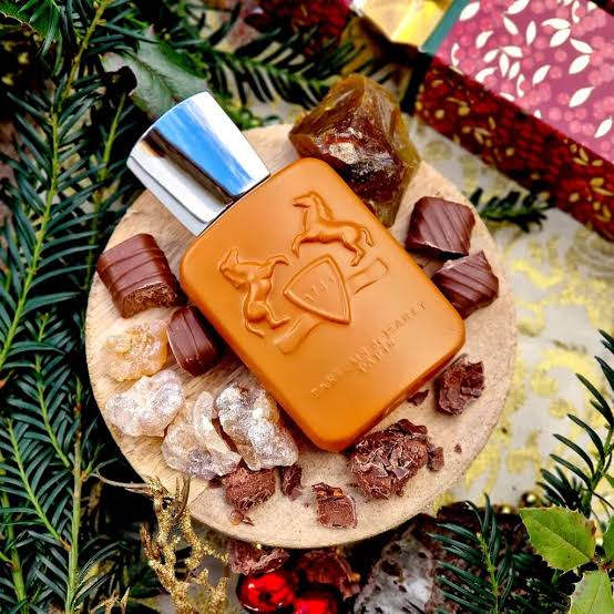 عطر آلتیر مارلی با طبع گرم و ادویه ملایم و چوبی و دودی
