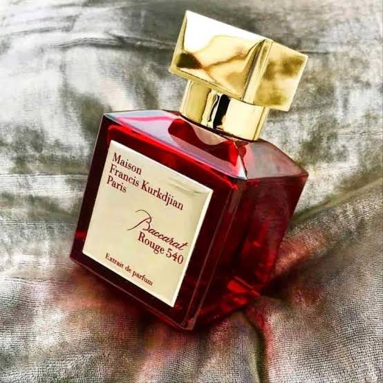 عطر گرمی فرانسیس باکارات رژ ۵۴۰ قرمز Francis Kurkdjian Baccarat Rouge 540 رایحه شیرین، کهربایی و چوبی اورجینال خرید مستقیم با ضمانت اصالت