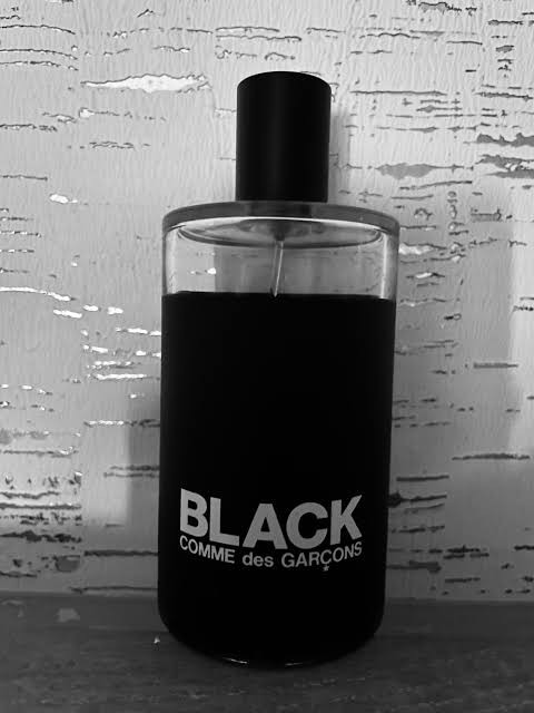 عطر گرمی بلک دی گارسون مناسب برای بانوان و آقایان رایحه گرم و تند گروه بویایی چوبی دودی مناسب برای فصول سرد دارای گارانتی بی قید و شرط رایحه و ماندگاری عطر